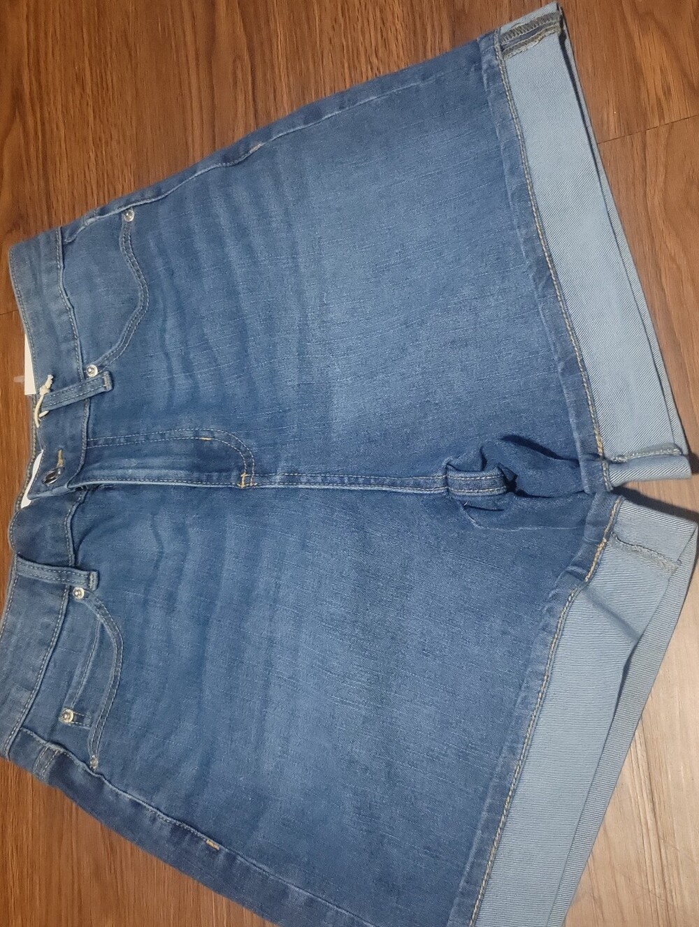 Tahari Light Blue Roll-Up Denim Shorts Sz 6/28